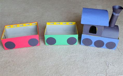 鞋盒子手工制作玩具小火车 - 环保手工 - 咿咿呀呀儿童手工网