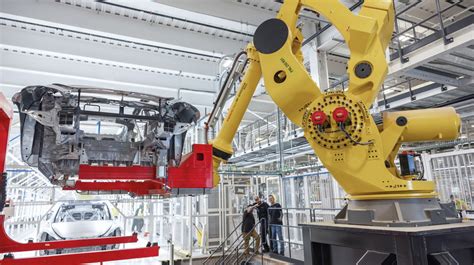 Tesla Manufacturing Line 的图像结果