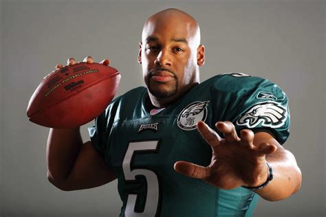The Life And Career Of Donovan McNabb (Story)