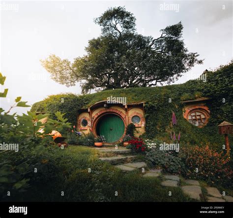 Bilbo baggins hi-res stock photography and images - Alamy