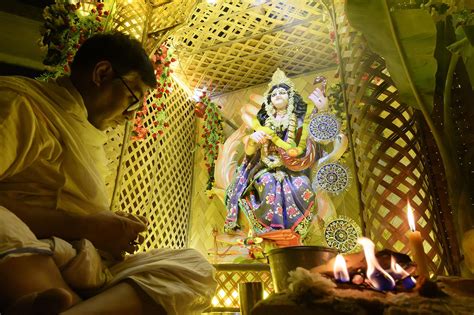 Religious dress - Eastern Religions, Vestments, Attire | Britannica