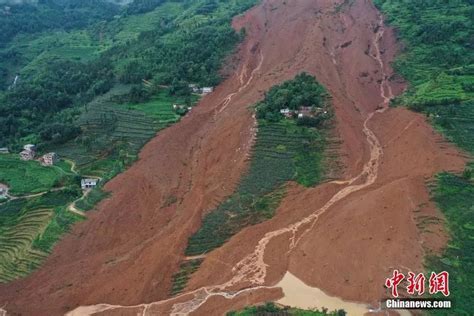 图文：大面积的山体滑坡_新闻中心_新浪网