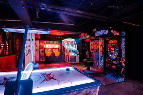 Discover the new karaoke bar Dikke Mic! | #RotterdamCentrum