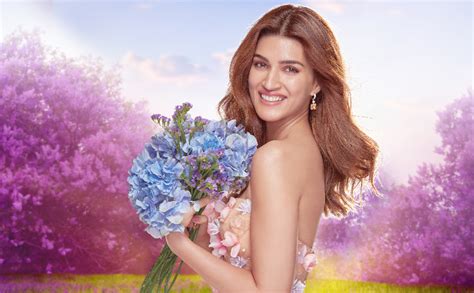 Buy Yardley London Alpine Rose & Black Currant Fine Fragrance Mist ...