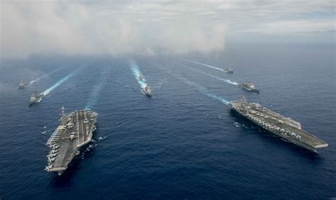 两艘巨舰海上集结，美军新航母抵达西太，结束“空窗期”