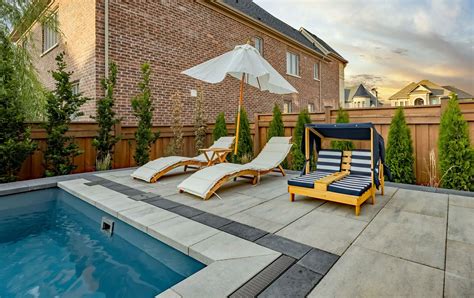 https://donvalleystone.ca/wp-content/uploads/2024/05/Pool-Interlocking-3-Donvalleystone.jpg