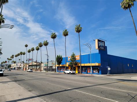 6723 Van Nuys Blvd, Van Nuys, CA 91405 - Crunch Fitness | LoopNet