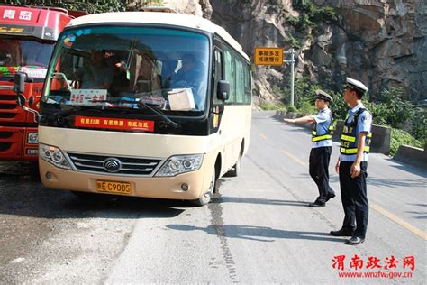 华阴交警加强242国道华金公路事故预防工作（图）-平安建设-渭南政法网