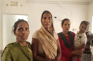 गेरुआ वस्त्र पहने 2 साधुओं ने घर में घुसकर मां-बेटी को बनाया बेवकूफ ...