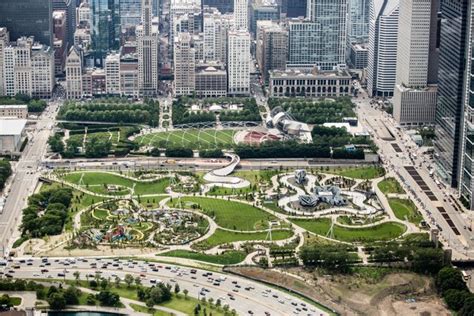 Chicago Riverwalk and Maggie Daley Park – Topos Magazine