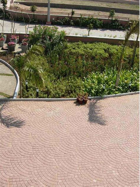 Cobble Fan – Decorative Fan-Shaped Concrete Cobble Stones | VYARA