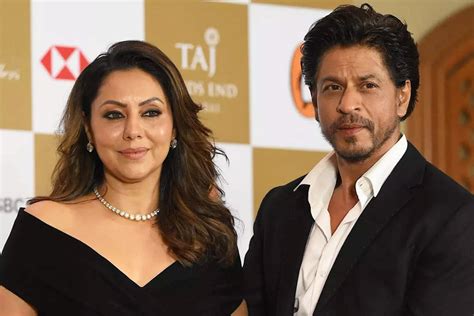 Gauri Khan reaches Ahmedabad's KD hospital after Shah Rukh Khan gets ...