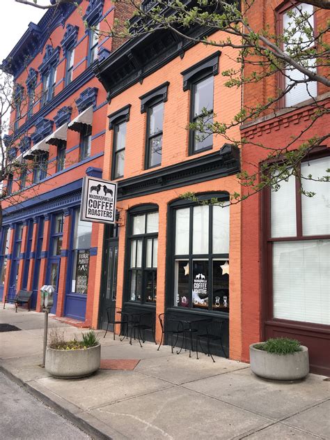 Storefront Building 的图像结果