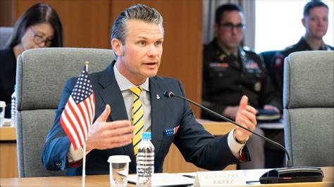 Us:अमेरिकी रक्षा मंत्री पीट हेगसेथ ने फिर दोहराई गलती! हूतियों पर हमले की चैट दूसरी बार हुई लीक ...