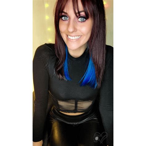 Happy Friday selfie over 25! Time to drink a little drink and smoke a ...