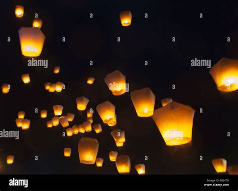 Releasing sky lanterns (Kongming lantern) during Chinese Lantern ...