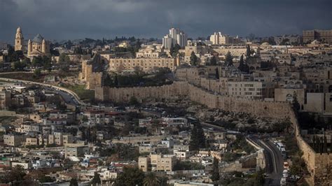 Israel demolishes Palestinian homes in East Jerusalem