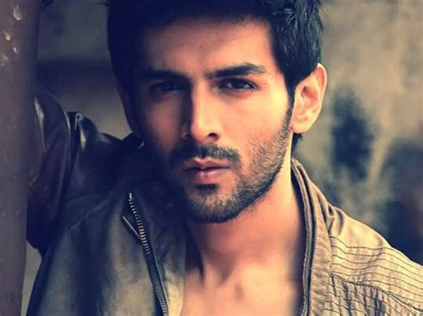 Kartik Aaryan Dreams Of Finding COVID-19 Cure, Fan Says Possible As ...