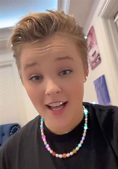 JoJo Siwa 'wasn't invited' to 2022 Kids' Choice Awards