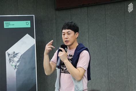 《摩登年代》主演张颂文曾是林志玲老师|《摩登年代》|林志玲|张颂文_新浪娱乐_新浪网