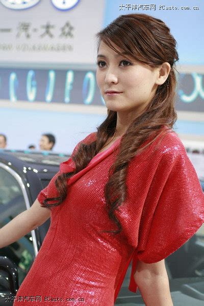 【大图】红衣熟女脸白肌红_2008广州车展_美女图库_太平洋汽车网