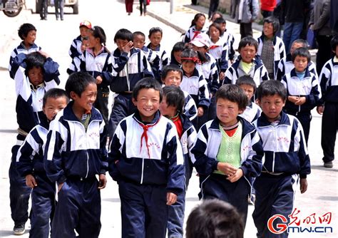 西藏新学期提高“三包”及助学金标准