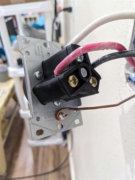 Question on replacing 240 volt outlet : r/electrical