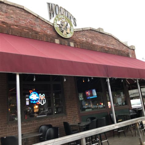 WOODY'S BAR AND GRILL (Bayport): Ce qu'il faut savoir pour votre visite ...