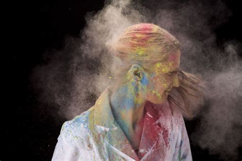 Sacudir Conjugation in Spanish, Translation, and Examples