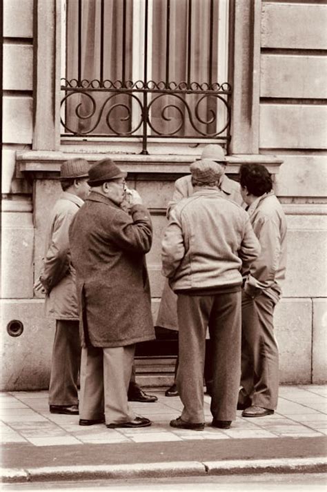 People Standing Around 的图像结果