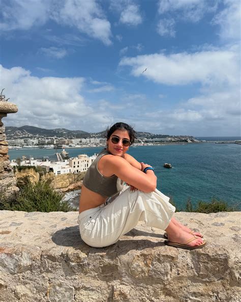 Sara Saffari Age Revealed: How Old Is the Fitness Star?