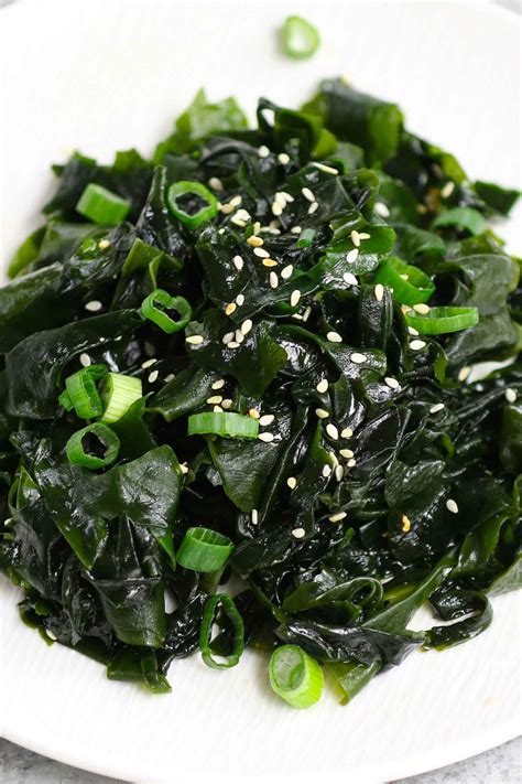 Seaweed Salad (Easy Japanese Wakame Salad Recipe)