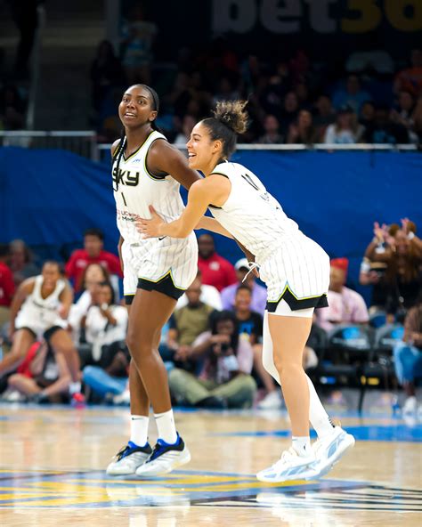 Recap: Five Chicago Players Score in Double Figures in 88-64 Sky Win ...