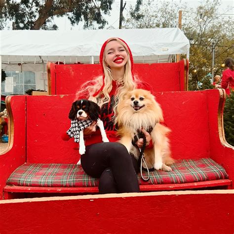 Viola Odette Harlow | MERRY | Instagram