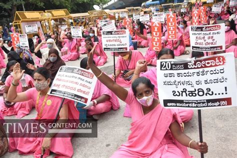 Asha workers News Photo ASHA WORKERS ON THE ROAD : Work...