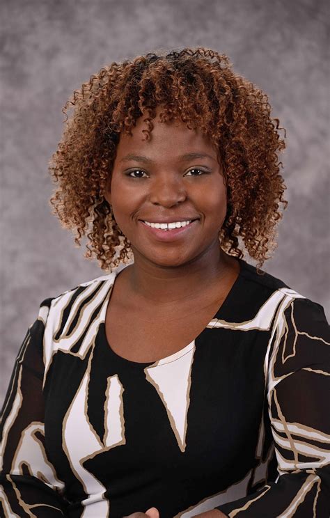 Headshot Makeup Tips: Enhancing Your Features for Camera-Ready Professional Portraits – St Louis ...