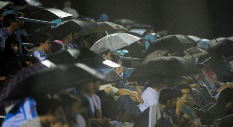 Al Monumental con paraguas y piloto: Tucumán se encuentra en alerta por ...