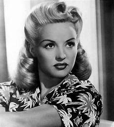 Hairstyles Of The 1940s by 25 Vintage Victory Rolls From 1940 S Any Can Copy Hairstyles Of The 1940s