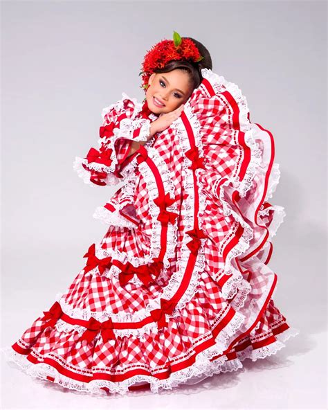 Cumbia | Vestuario para bailar salsa, Trajes tipicos colombianos ...