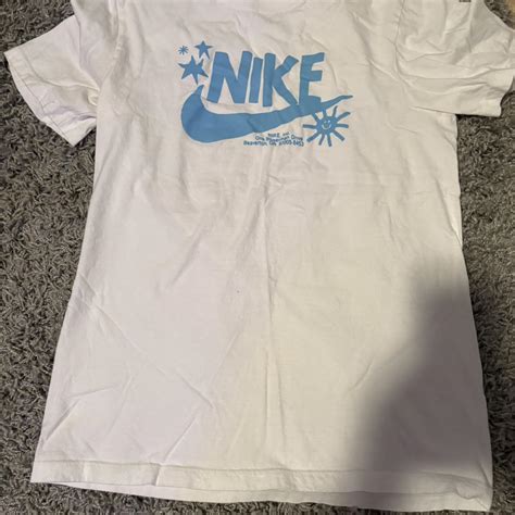 Small Nike shirt - Depop
