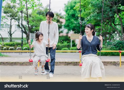 Parents and Kids Playing 的图像结果