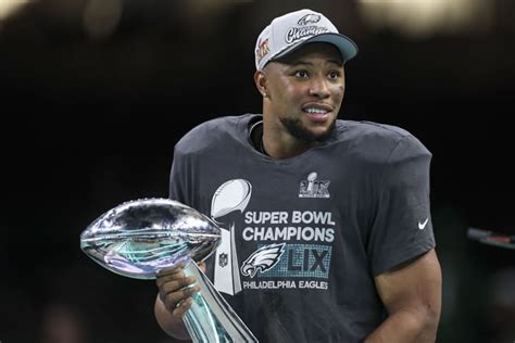 Simulcam: Jeremiyah Love pulls away from Saquon Barkley in 40-yard dash HD Wallpaper Aesthetic