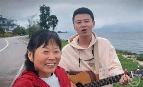 安徽小伙带患癌母亲“唱游”中国，老妈：孝心打满分，可惜是单身_汪明辉_旅游_大理