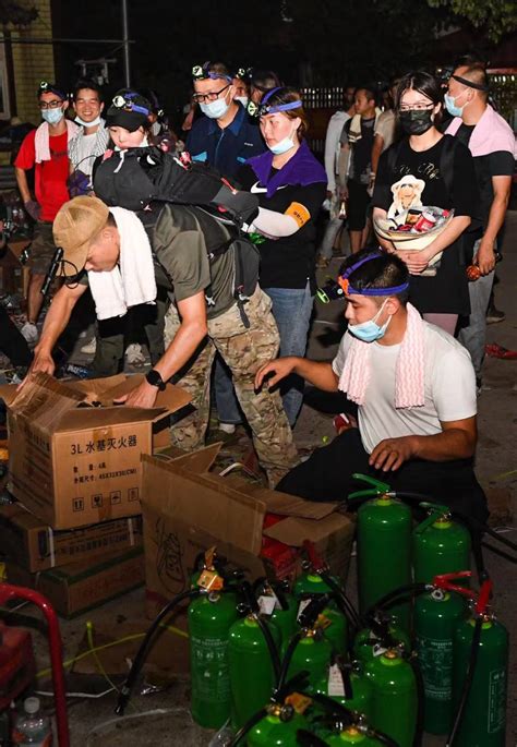“灾害面前，不当一个旁观者”——重庆山火救援现场的志愿者力量_新华报业网