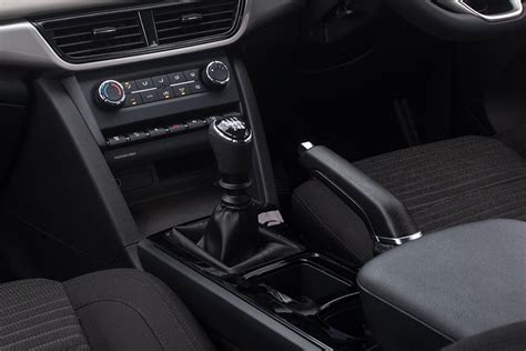 Mahindra XUV700 AX5 E 7 Str On-Road Price and Offers in Coimbatore ...