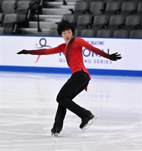 Figure skating remembers its fallen and a dad holds it together at ...