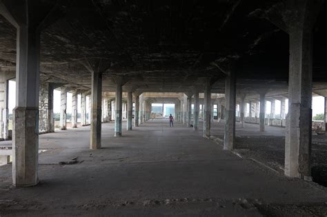 Empty Building 的图像结果