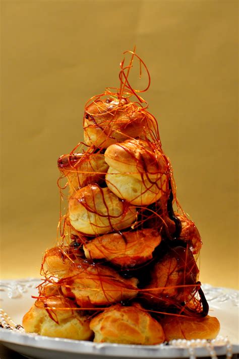 Easy Croquembouche | Virtually Homemade: Easy Croquembouche