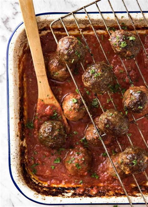 https://recipetineats.com/wp-content/uploads/2017/04/Baked-Italian-Meatballs-5.jpg