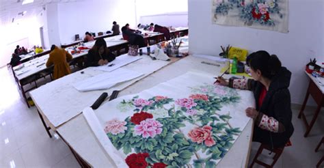 山东菏泽：政府免费授技 农民成了绘画大师“月薪”过万[1]- 中国在线